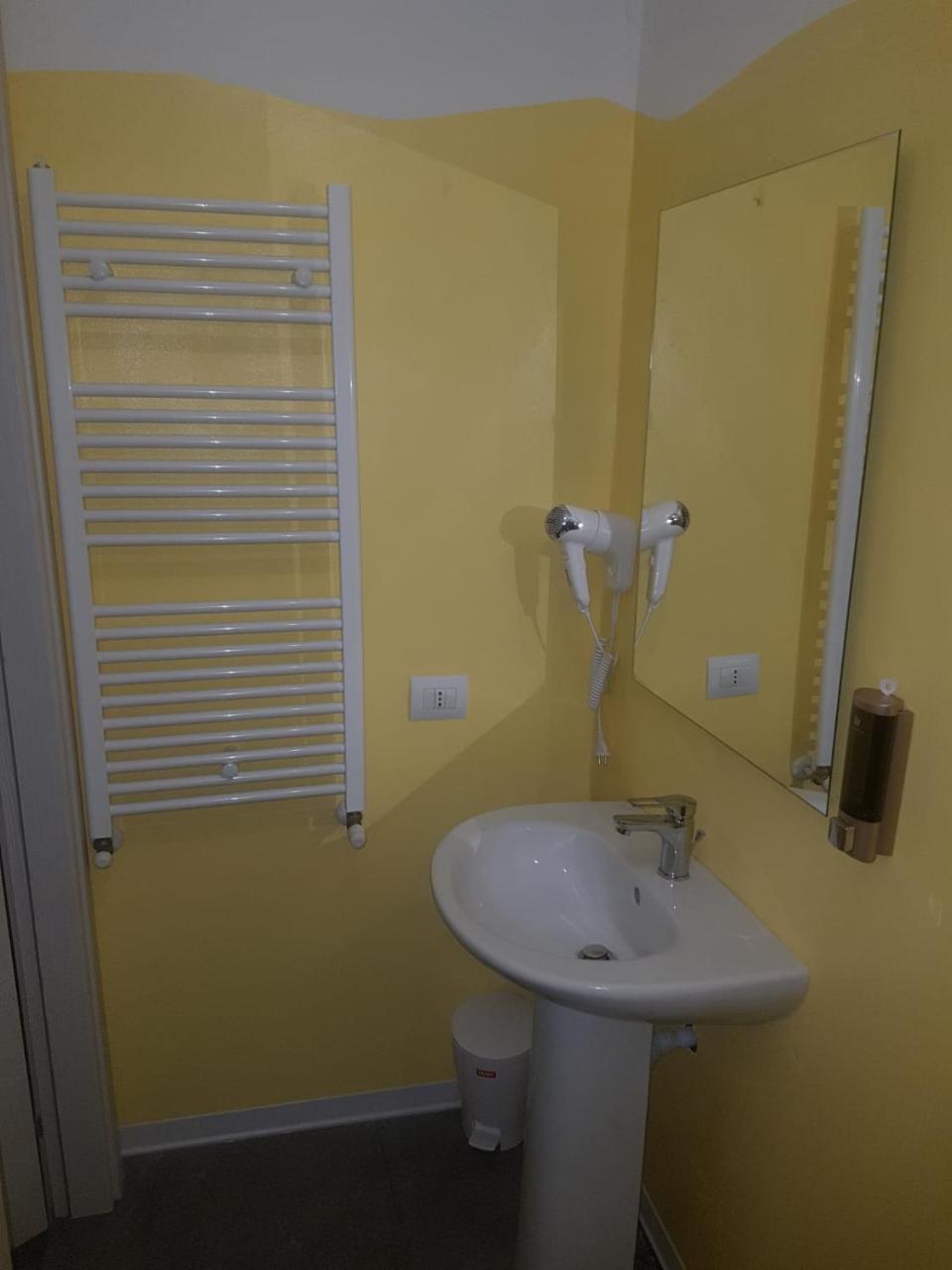 مبيت وإفطار Bed Rho Stazione المظهر الخارجي الصورة